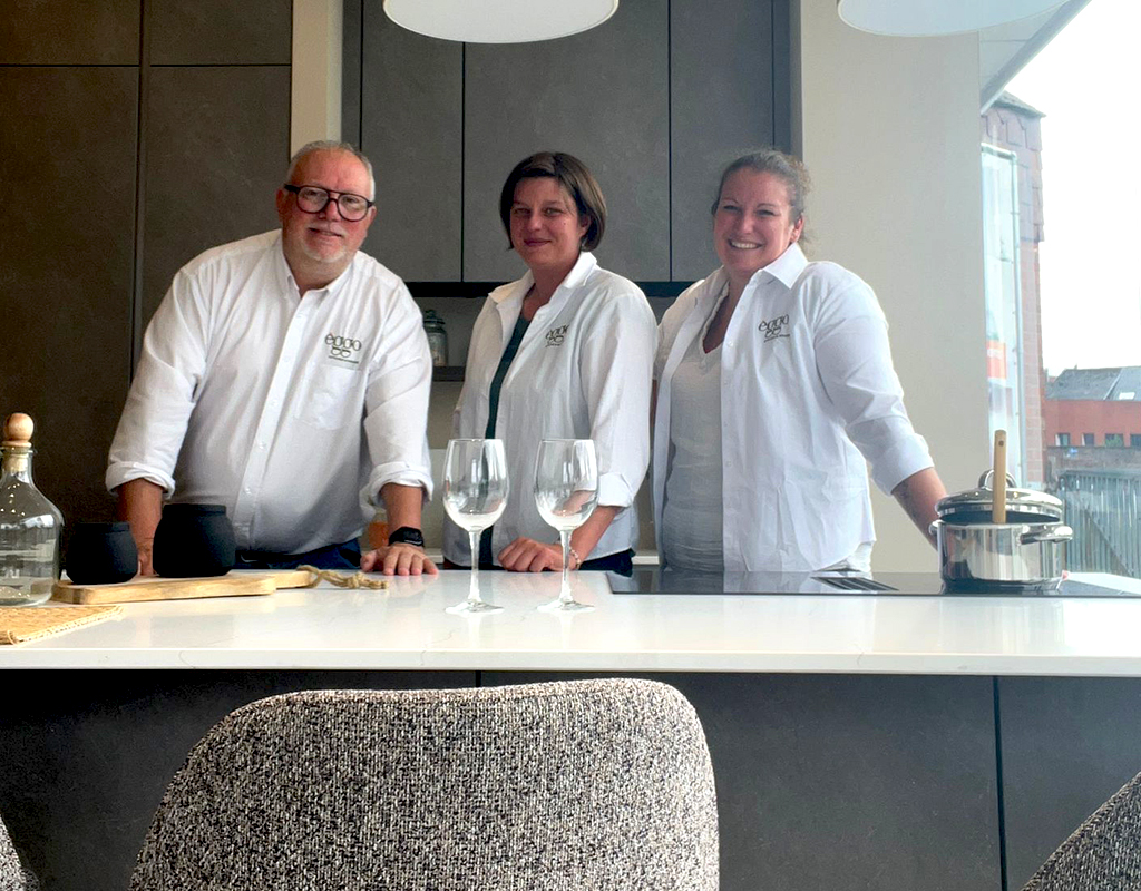 Collaborateurs èggo dans une cuisine èggo